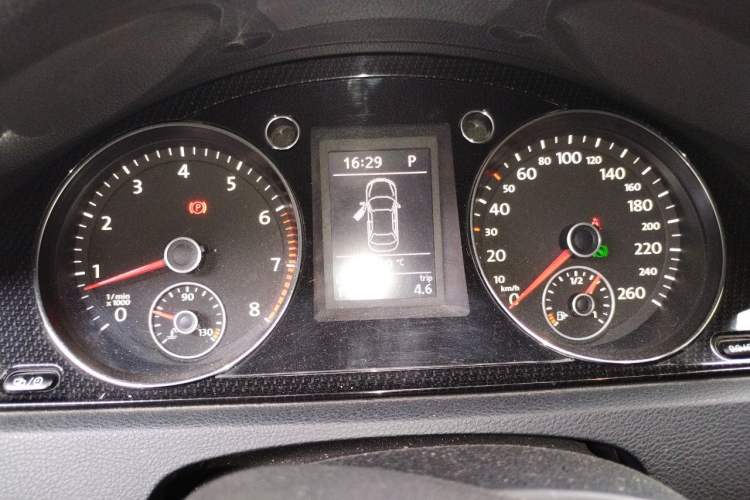 Used Volkswagen Magotan 2015 Revised Version 2.0 TSI Luxury Edition Instrument Cluster