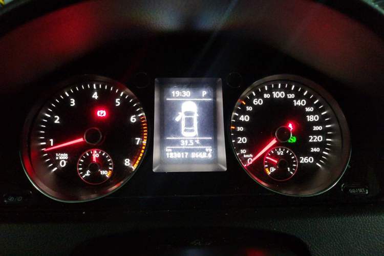 Used Volkswagen Magotan 2015 Facelift 1.8TSI Luxury Model Instrument Cluster