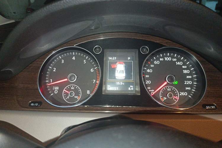 Used Volkswagen Magotan 2015 1.8TSI Prestige Model Instrument Cluster