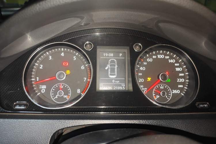 Used Volkswagen Magotan 2015 Facelift 1.8TSI Luxury Model Instrument Cluster