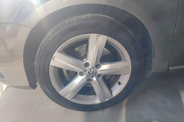 Used Volkswagen Magotan 2015 1.8TSI Prestige Model Left Front Wheel Hub