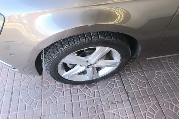 Used Volkswagen Magotan 2015 1.8TSI Prestige Model Left Front Wheel Hub