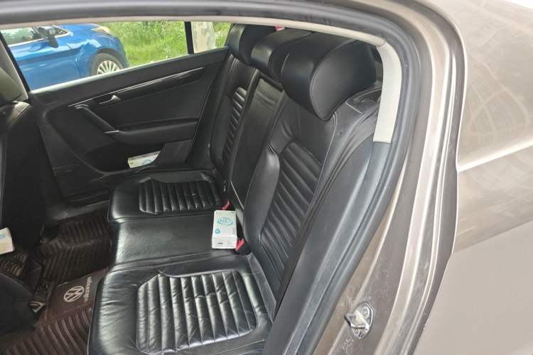 Used Volkswagen Magotan 2015 1.8TSI Luxury Model Left Rear Seat