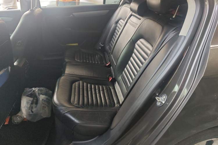 Used Volkswagen Magotan 2015 1.8TSI Advanced Model Left Rear Seat