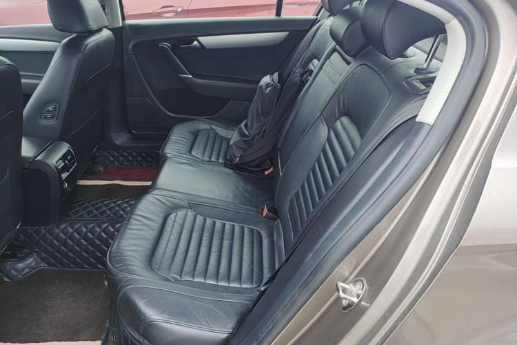 Used Volkswagen Magotan 2015 1.8TSI Advanced Model Left Rear Seat
