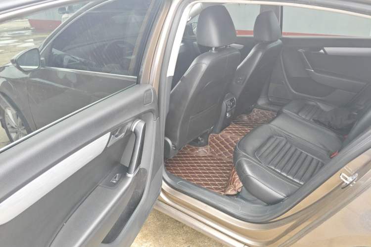 Used Volkswagen Magotan 2015 1.8TSI Advanced Model Left Rear Seat