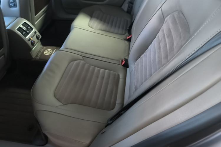 Used Volkswagen Magotan 2015 1.8TSI Prestige Model Left Rear Seat
