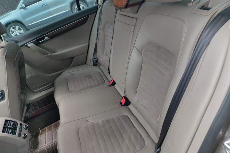 Used Volkswagen Magotan 2015 1.8TSI Prestige Model Left Rear Seat