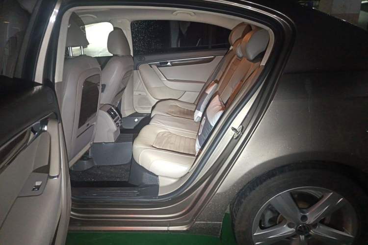 Used Volkswagen Magotan 2015 1.8TSI Prestige Model Left Rear Seat