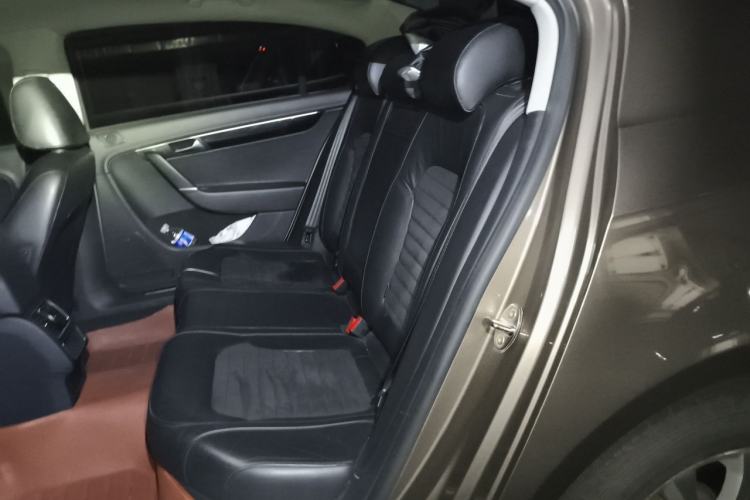 Used Volkswagen Magotan 2015 2.0 TSI Luxury Model Left Rear Seat