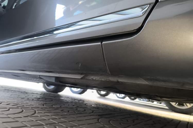 Used Volkswagen Magotan 2015 1.8TSI Prestige Model Left Side Sill
