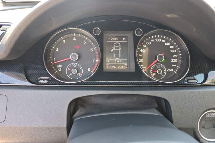 Used Volkswagen Magotan 2015 Revised Version 2.0 TSI Luxury Edition Odometer Close Up