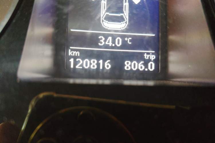 Used Volkswagen Magotan 2015 Facelift 1.8TSI Luxury Model Odometer Close Up