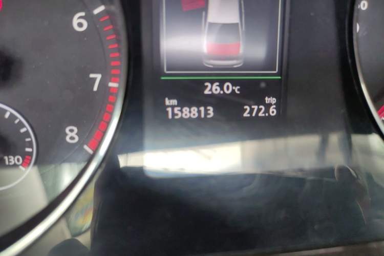 Used Volkswagen Magotan 2015 1.8TSI Prestige Model Odometer Close Up