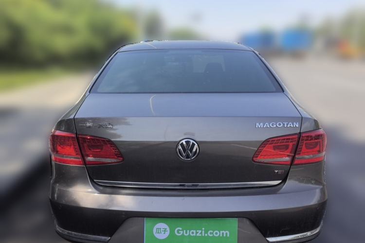 Used Volkswagen Magotan 2015 Revised 1.8TSI Prestige Version Rear