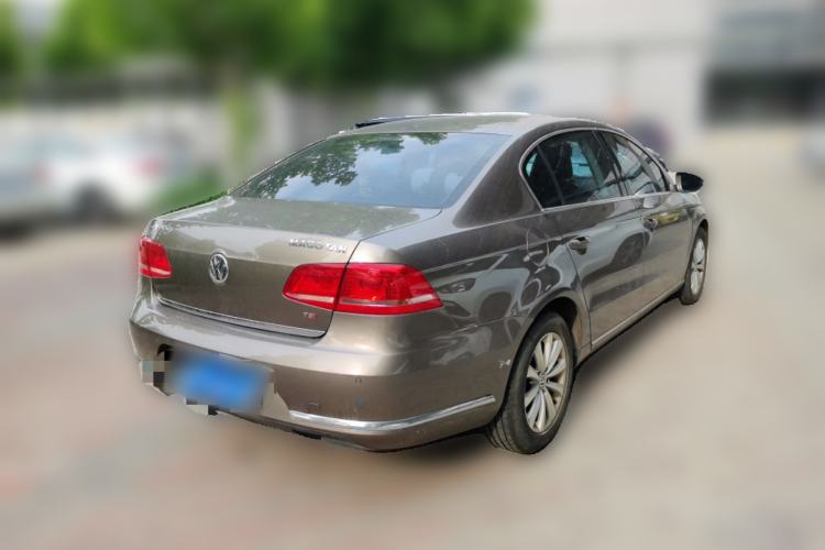 Used Volkswagen Magotan 2015 Facelift 1.8TSI Luxury Model Rear Right 45 Deg