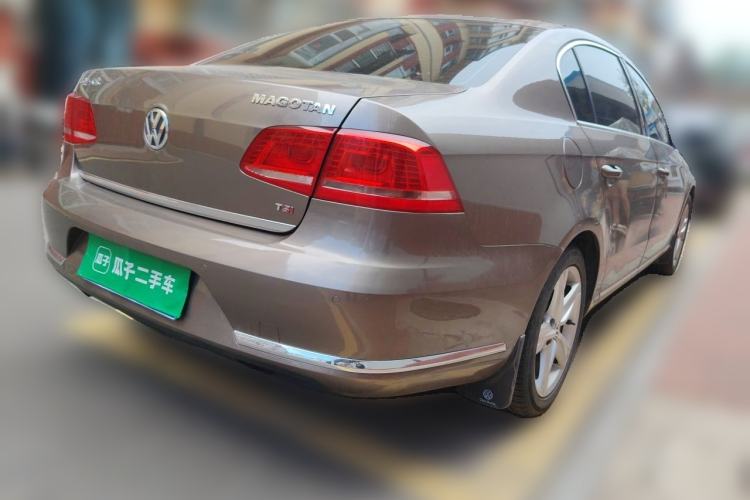 Used Volkswagen Magotan 2015 Facelift 1.8TSI Luxury Model Rear Right 45 Deg