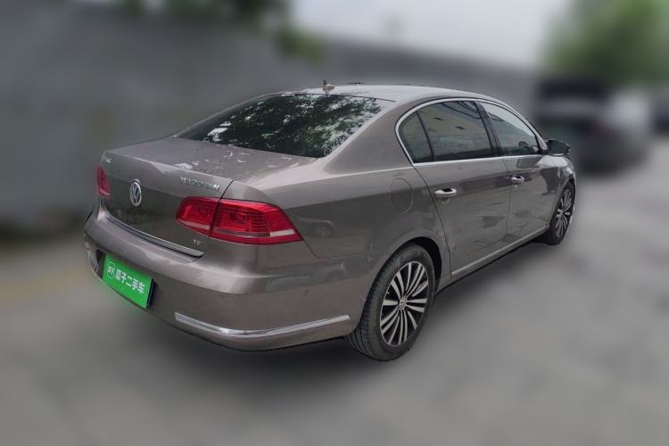 Used Volkswagen Magotan 2015 1.8TSI Prestige Model Rear Right 45 Deg