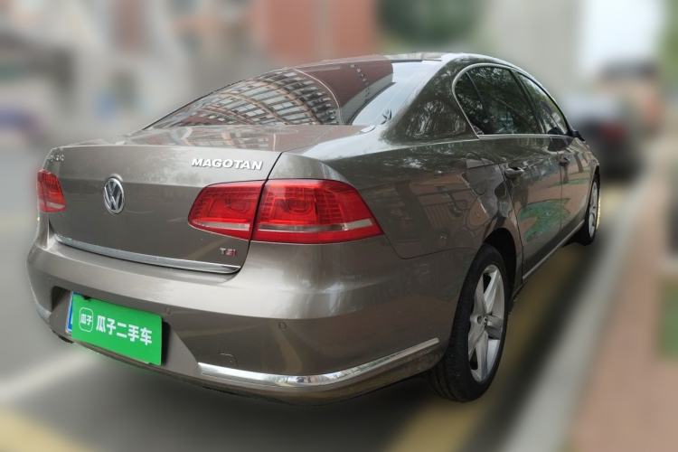 Used Volkswagen Magotan 2015 Facelift 1.8TSI Luxury Model Rear Right 45 Deg