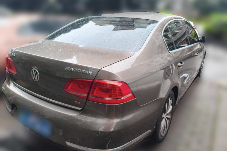 Used Volkswagen Magotan 2015 1.8TSI Luxury Model Rear Right 45 Deg