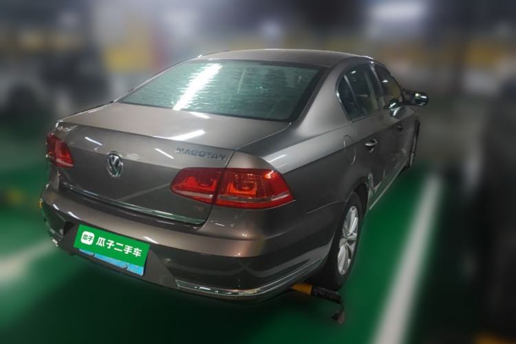 Used Volkswagen Magotan 2015 Facelift 1.8TSI Luxury Model Rear Right 45 Deg