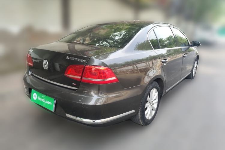 Used Volkswagen Magotan 2015 Facelift 1.8TSI Luxury Model Rear Right 45 Deg