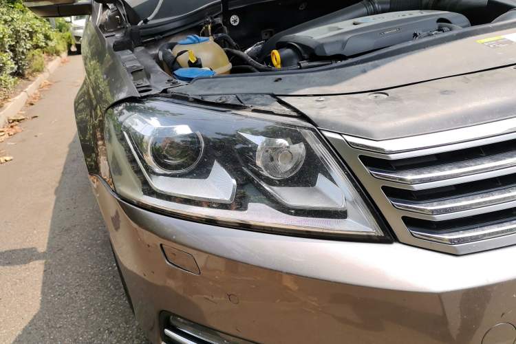 Used Volkswagen Magotan 2015 Revised Version 2.0 TSI Luxury Edition Right Front Headlight