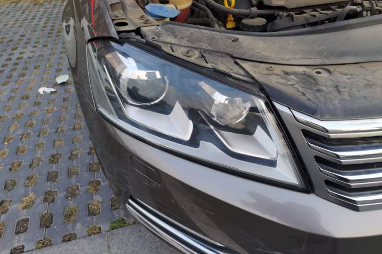 Used Volkswagen Magotan 2015 1.8TSI Luxury Model Right Front Headlight