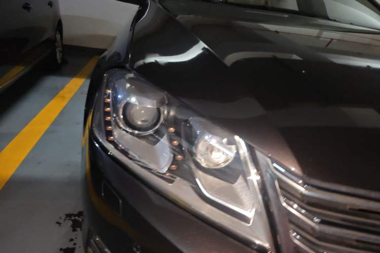 Used Volkswagen Magotan 2015 1.8TSI Luxury Model Right Front Headlight