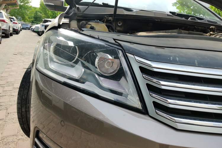 Used Volkswagen Magotan 2015 Facelift 1.8TSI Luxury Model Right Front Headlight