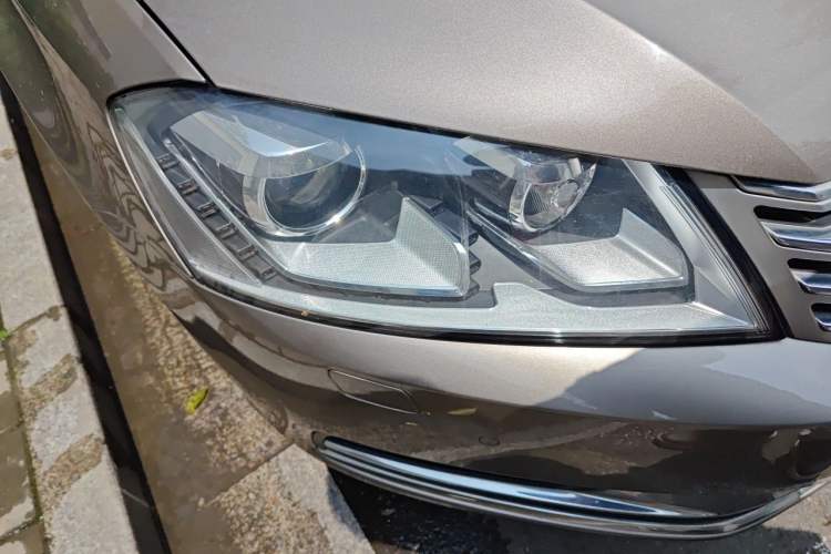 Used Volkswagen Magotan 2015 Facelift 1.8TSI Luxury Model Right Front Headlight