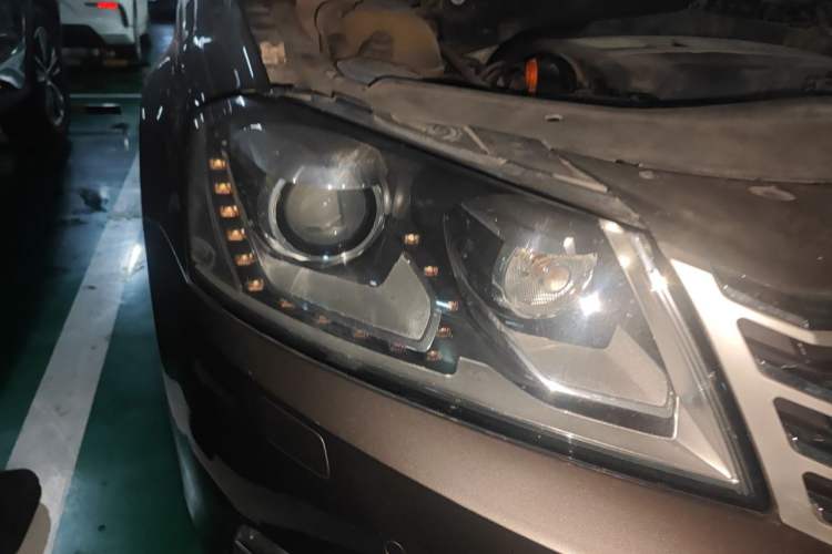 Used Volkswagen Magotan 2015 Facelift 1.8TSI Luxury Model Right Front Headlight