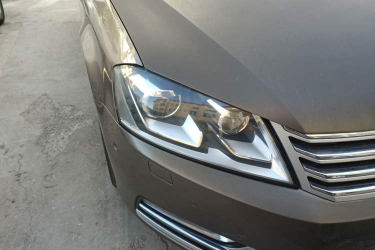 Used Volkswagen Magotan 2015 2.0 TSI Prestige Model Right Front Headlight