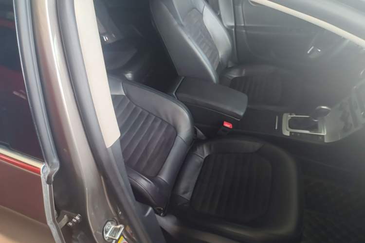 Used Volkswagen Magotan 2015 1.8TSI Prestige Model Right Front Seat