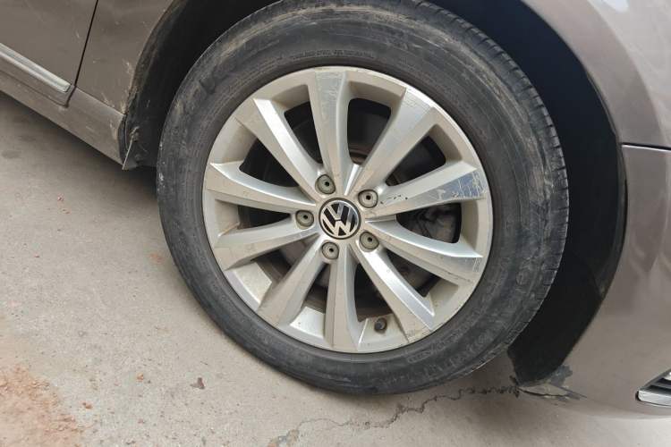 Used Volkswagen Magotan 2015 1.8TSI Luxury Model Right Front Wheel Hub