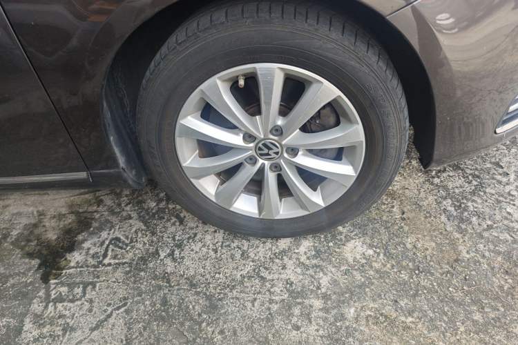 Used Volkswagen Magotan 2015 1.8TSI Advanced Model Right Front Wheel Hub