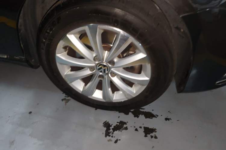 Used Volkswagen Magotan 2015 1.8TSI Luxury Model Right Front Wheel Hub