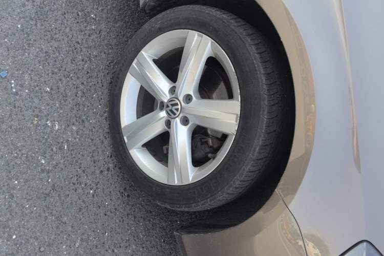 Used Volkswagen Magotan 2015 Revised 1.8TSI Prestige Version Right Front Wheel Hub