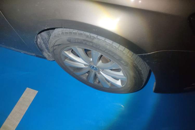 Used Volkswagen Magotan 2015 1.8TSI Advanced Model Right Front Wheel Hub