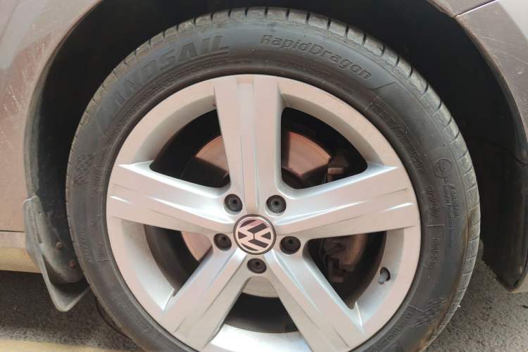 Used Volkswagen Magotan 2015 Facelift 1.8TSI Luxury Model Right Front Wheel Hub