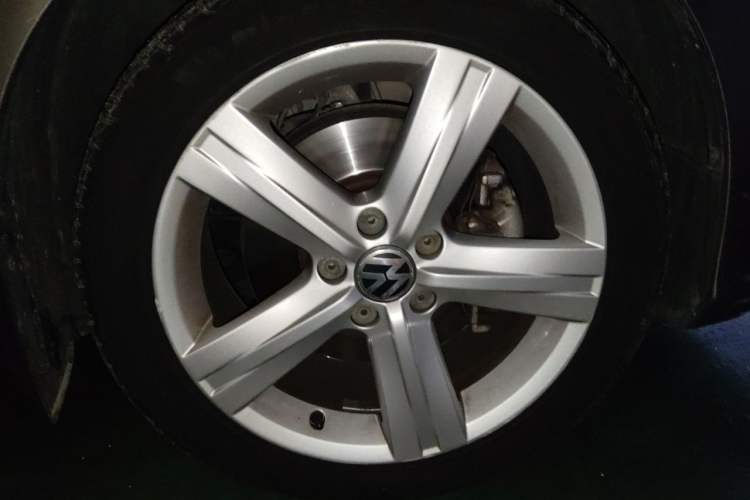 Used Volkswagen Magotan 2015 2.0 TSI Prestige Model Right Front Wheel Hub