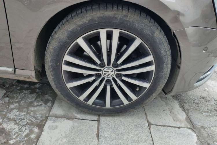 Used Volkswagen Magotan 2015 1.8TSI Prestige Model Right Front Wheel Hub