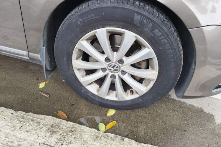 Used Volkswagen Magotan 2015 Facelift 1.8TSI Luxury Model Right Front Wheel Hub