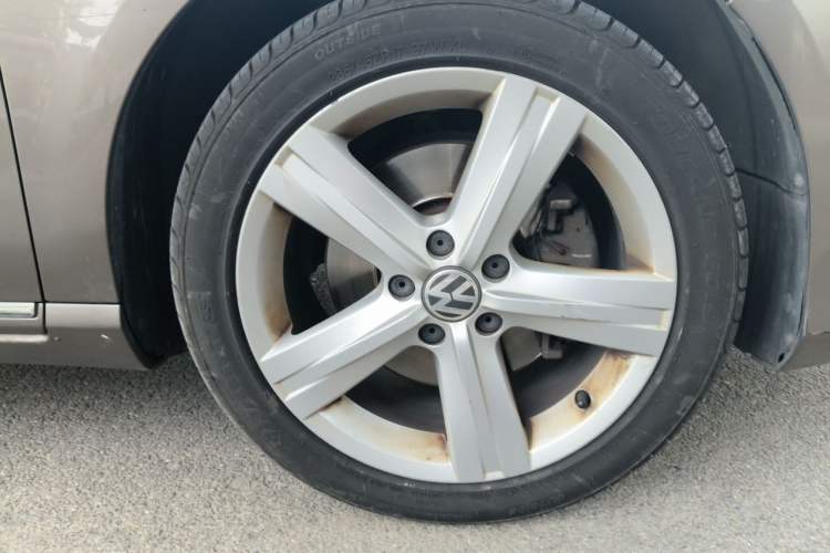 Used Volkswagen Magotan 2015 Revised 1.8TSI Prestige Version Right Front Wheel Hub