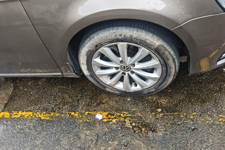Used Volkswagen Magotan 2015 Facelift 1.8TSI Luxury Model Right Front Wheel Hub