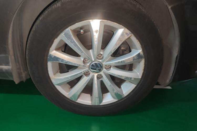 Used Volkswagen Magotan 2015 Facelift 1.8TSI Luxury Model Right Front Wheel Hub