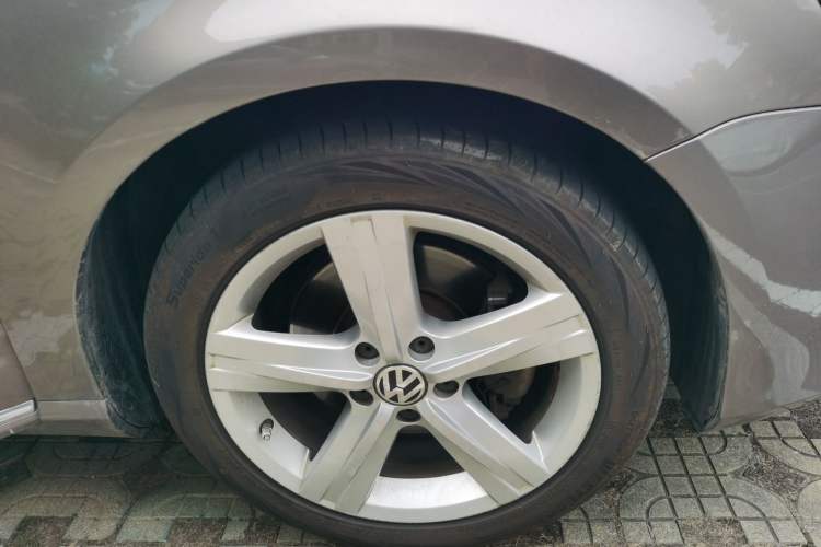 Used Volkswagen Magotan 2015 Revised 1.8TSI Prestige Version Right Front Wheel Hub