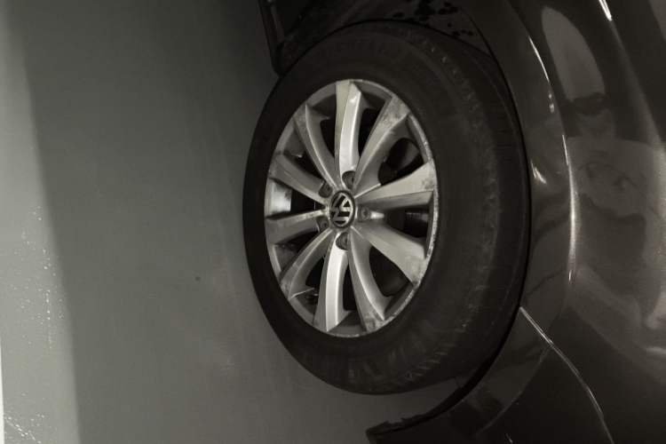 Used Volkswagen Magotan 2015 1.8TSI Advanced Model Right Front Wheel Hub