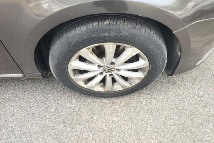 Used Volkswagen Magotan 2015 Facelift 1.8TSI Luxury Model Right Front Wheel Hub