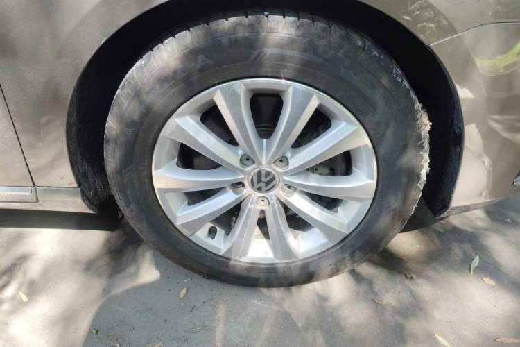 Used Volkswagen Magotan 2015 1.8TSI Luxury Model Right Front Wheel Hub